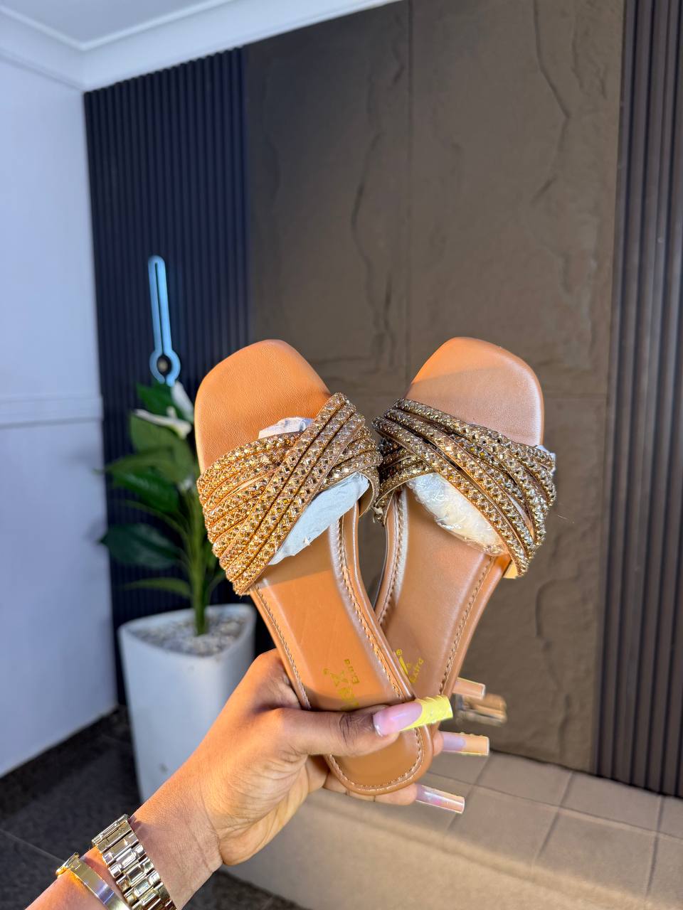 # 0 Shinning stone slippers