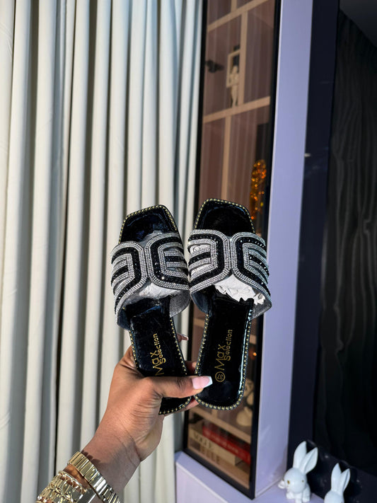 # 0 BEAUTY SLIPPERS