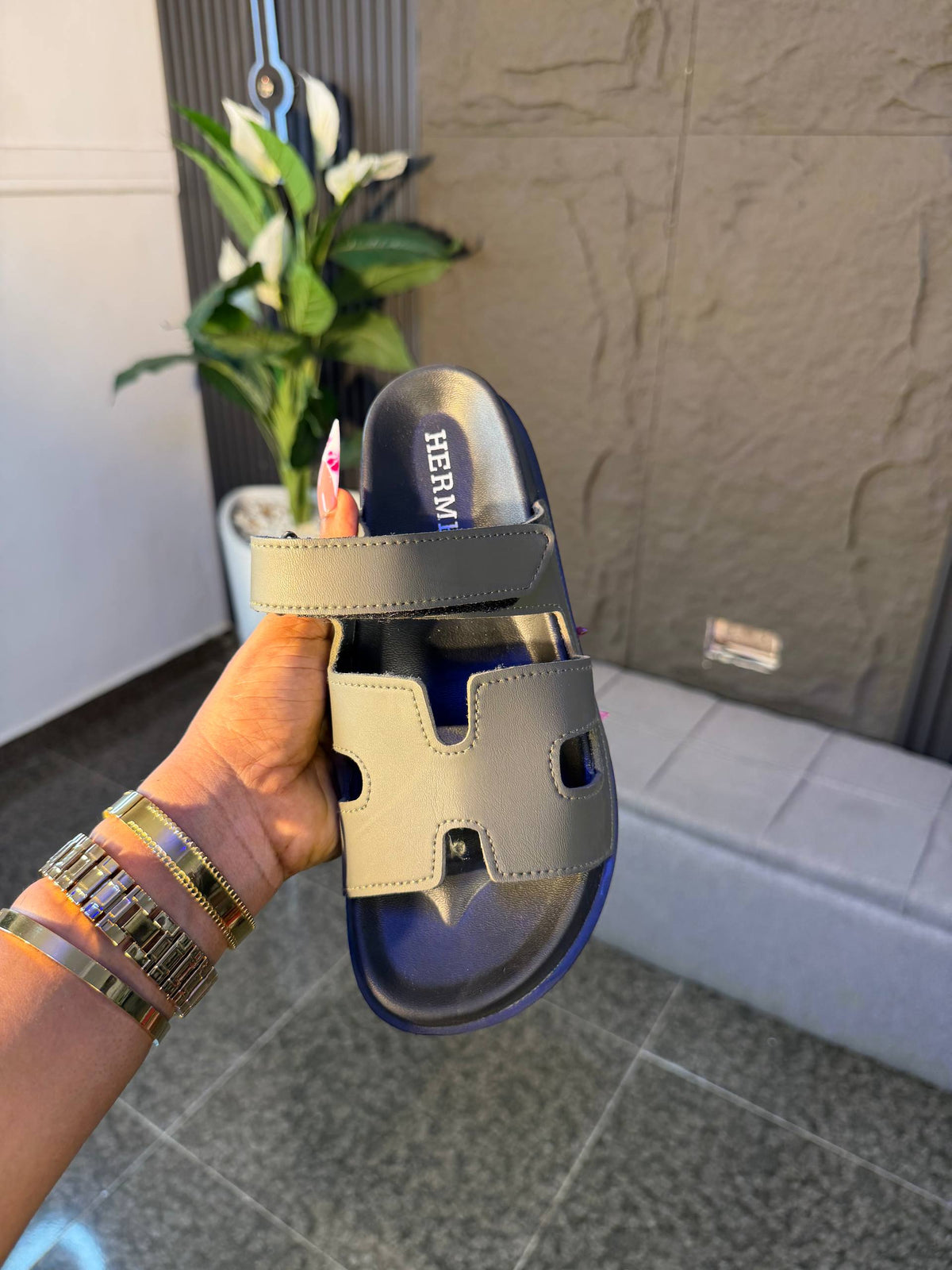 # 0 Hermes slippers