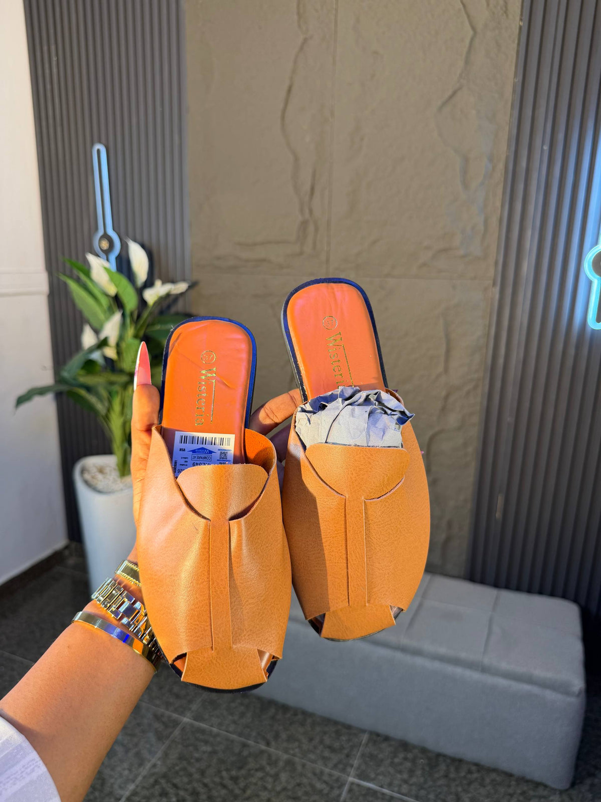# 0 Cover luxury slippers