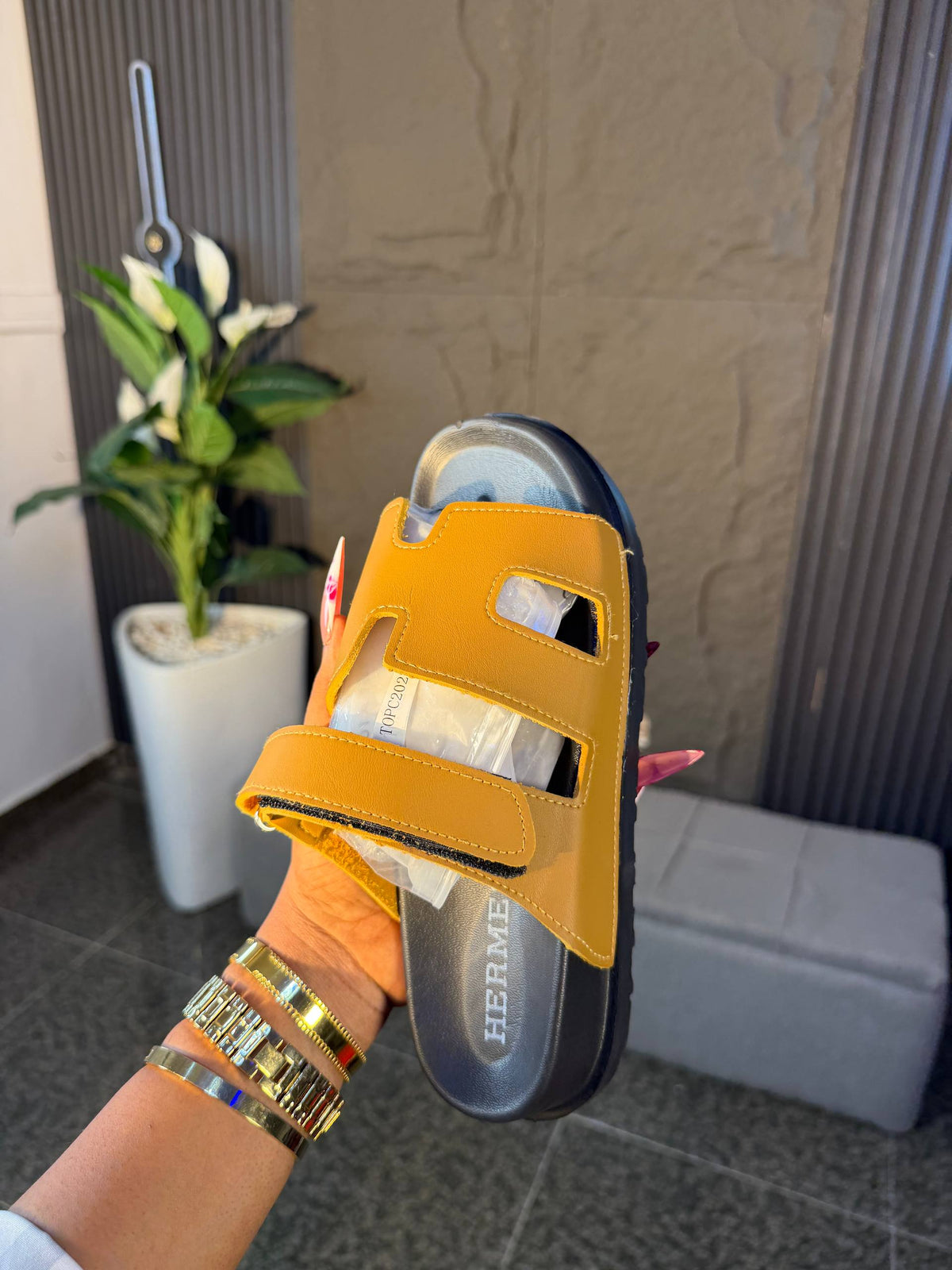 # 0 Hermes slippers
