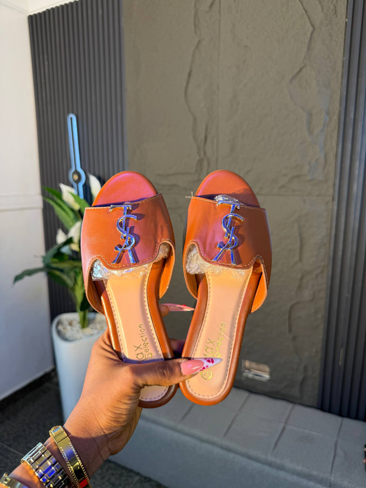 # 0 SL MERCY SLIPPERS