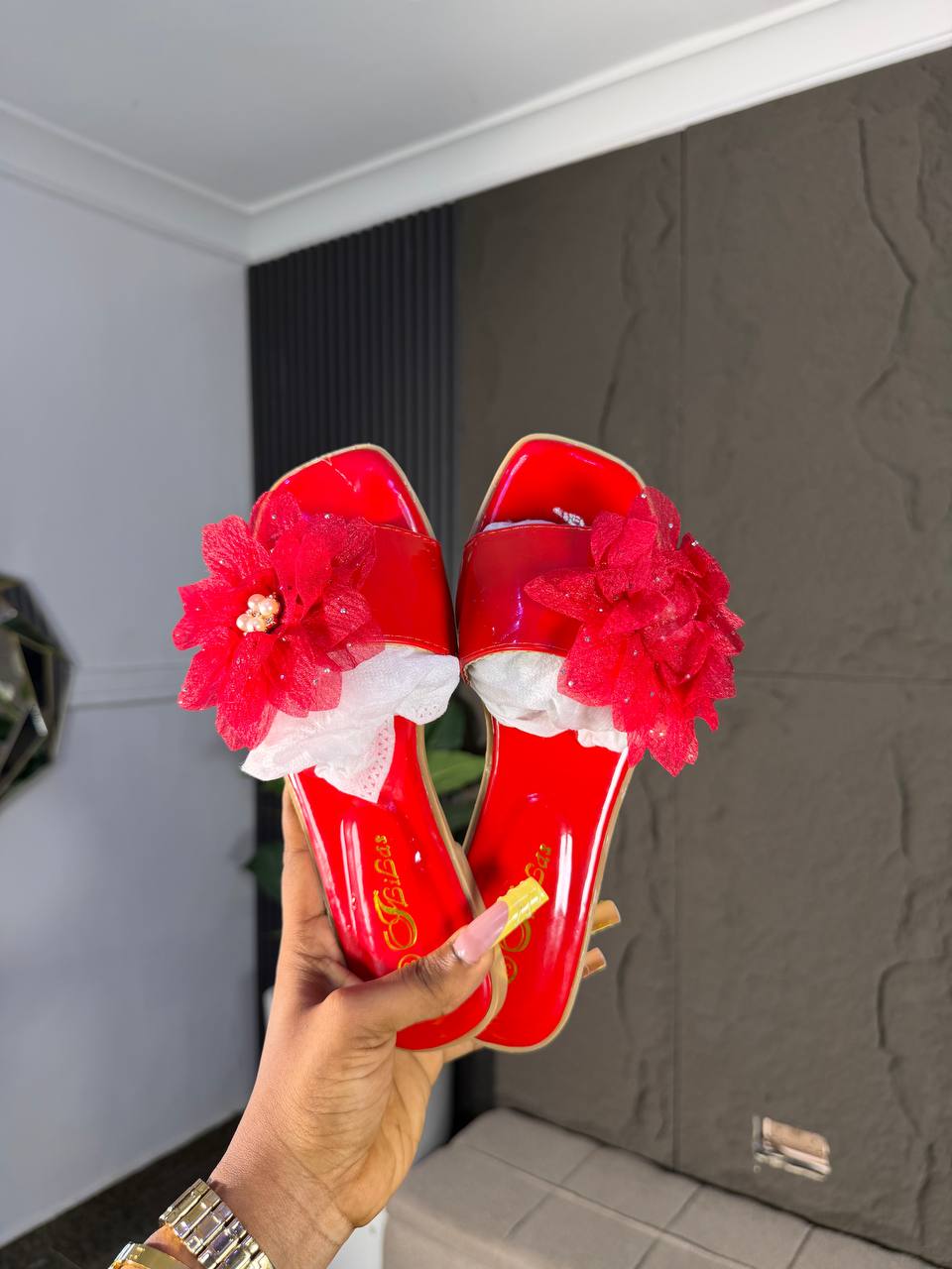 # 0  Flower slippers