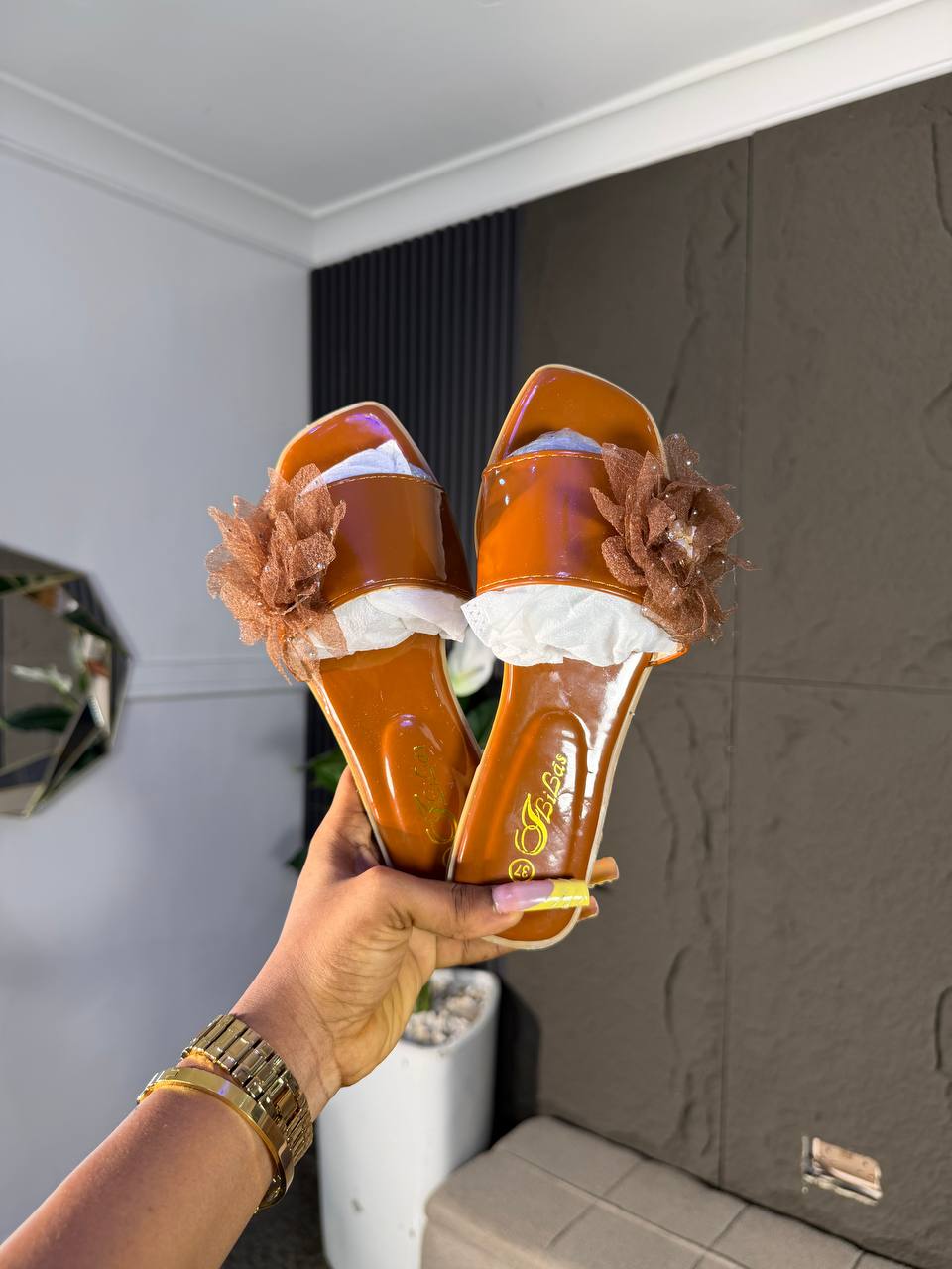 # 0  Flower slippers