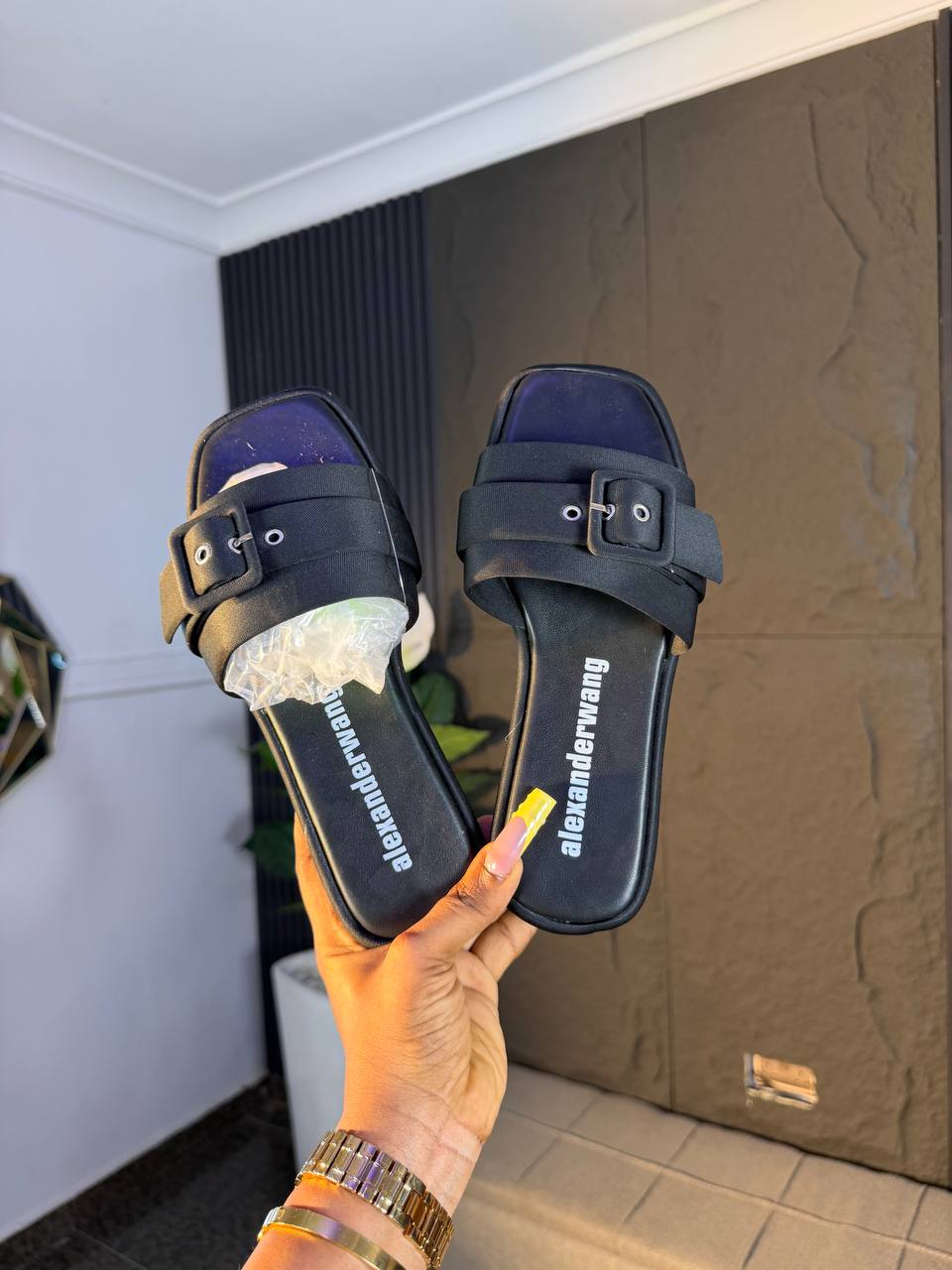# 0 Alexander slippers