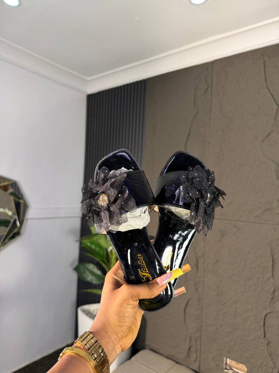 # 0  Flower slippers