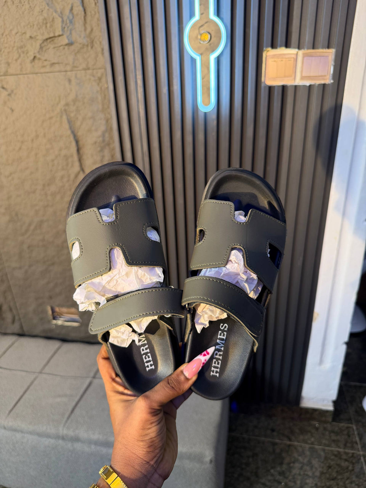 # 0 Hermes slippers