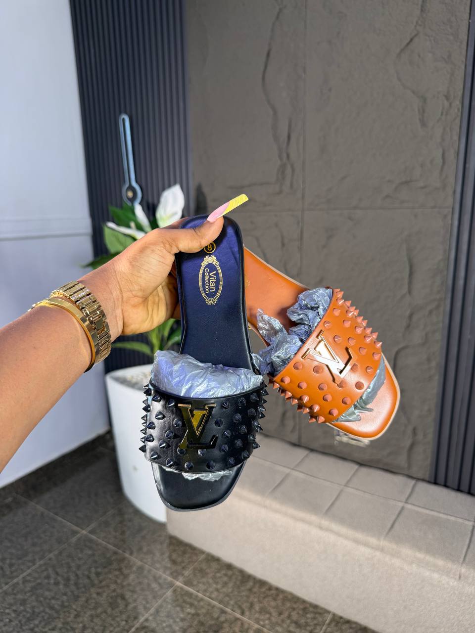 # 0  Vitan Collection slippers