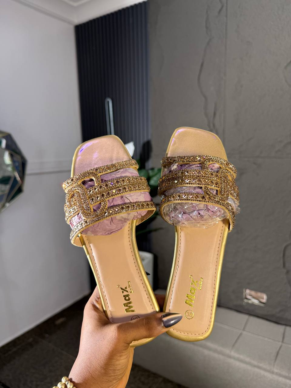 # 0 MK SLIPPERS
