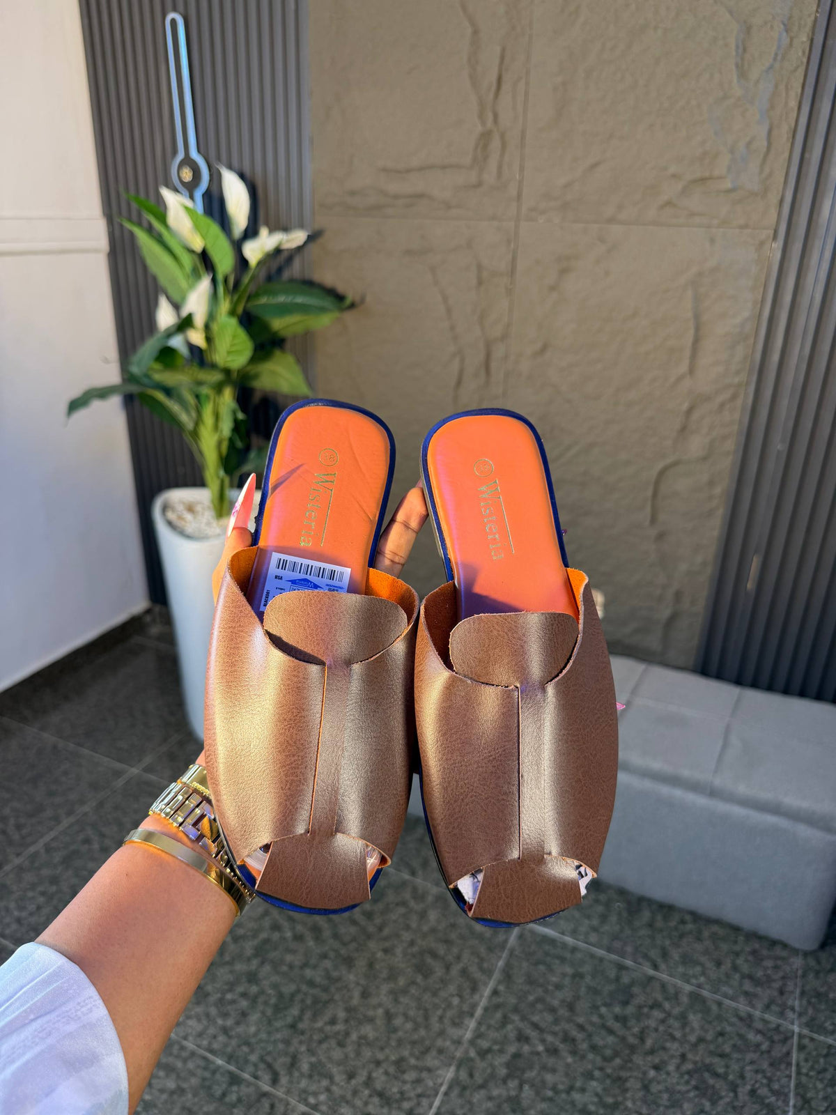 # 0 Cover luxury slippers