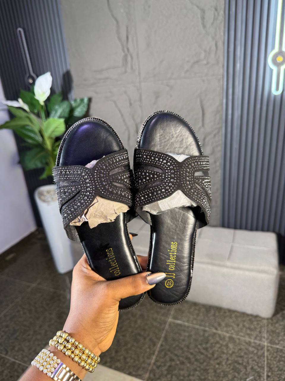 # 0 JJ COLLECTION SLIPPERS