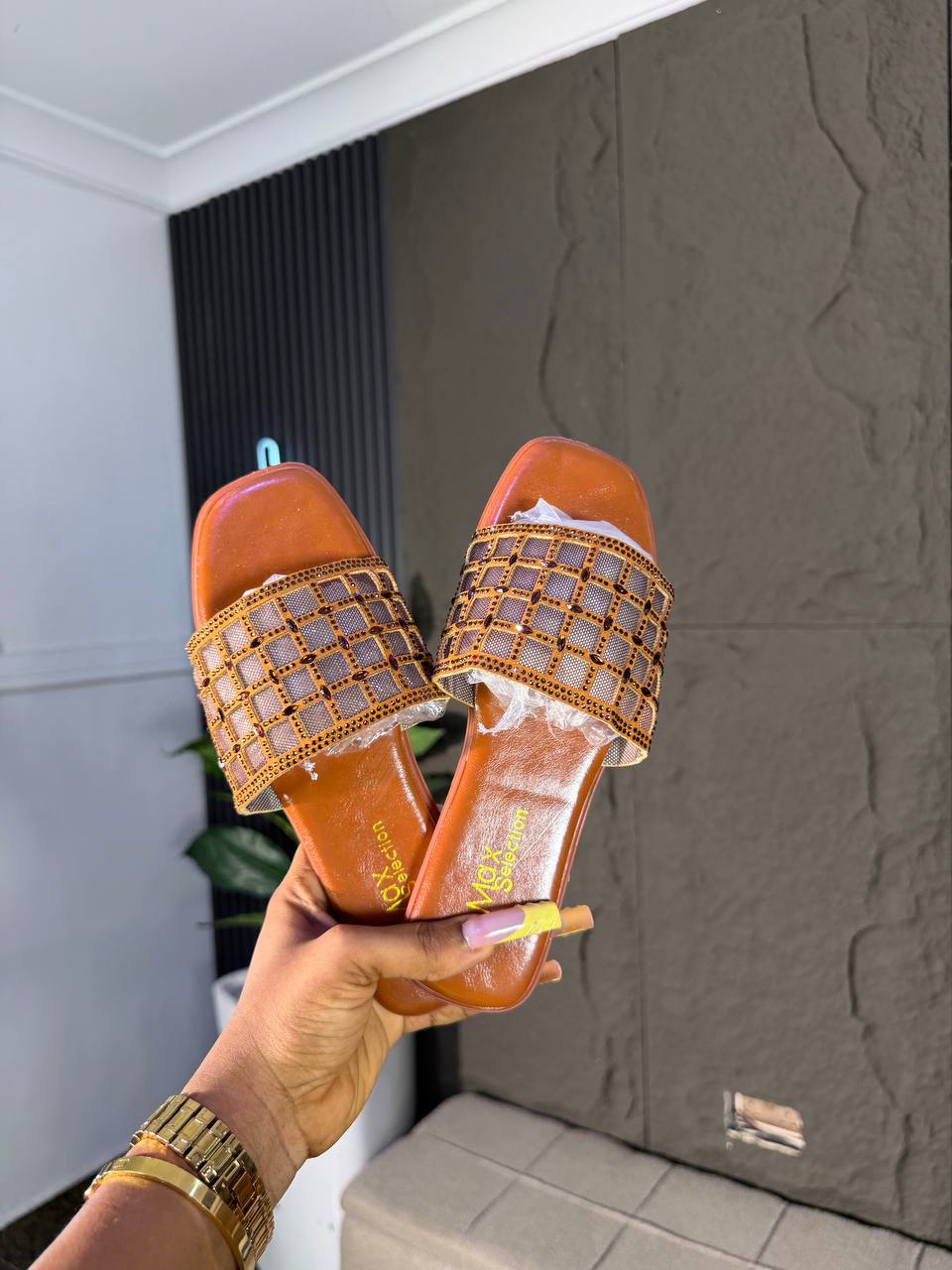 # 0 SQUARE SLIPPERS