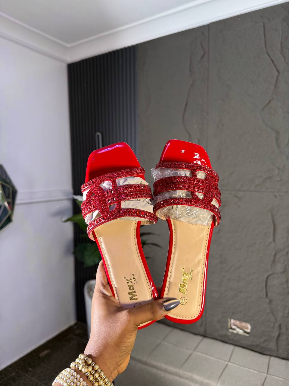# 0 MK SLIPPERS