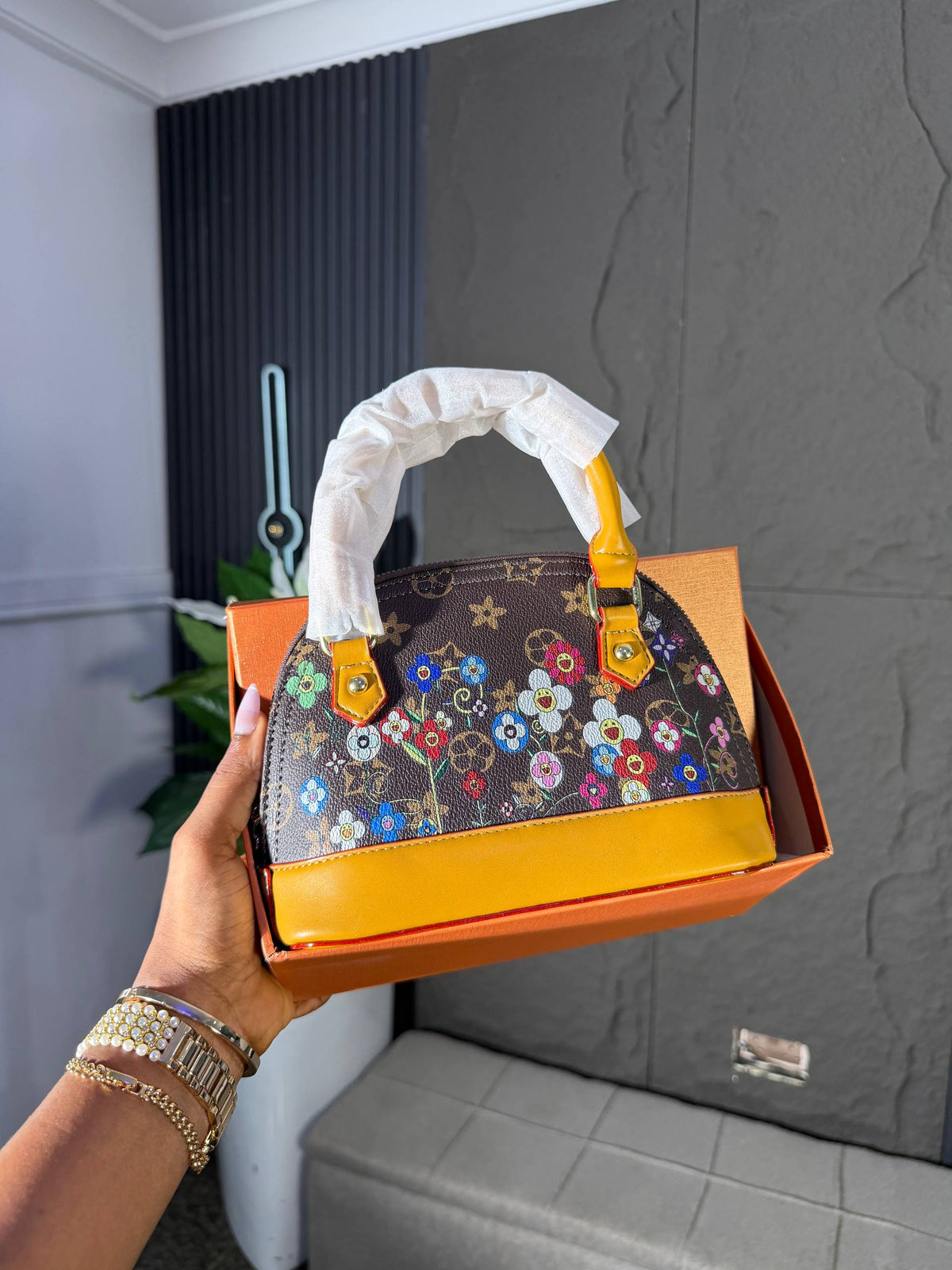 # 0 8609 LOVE BOX BAG