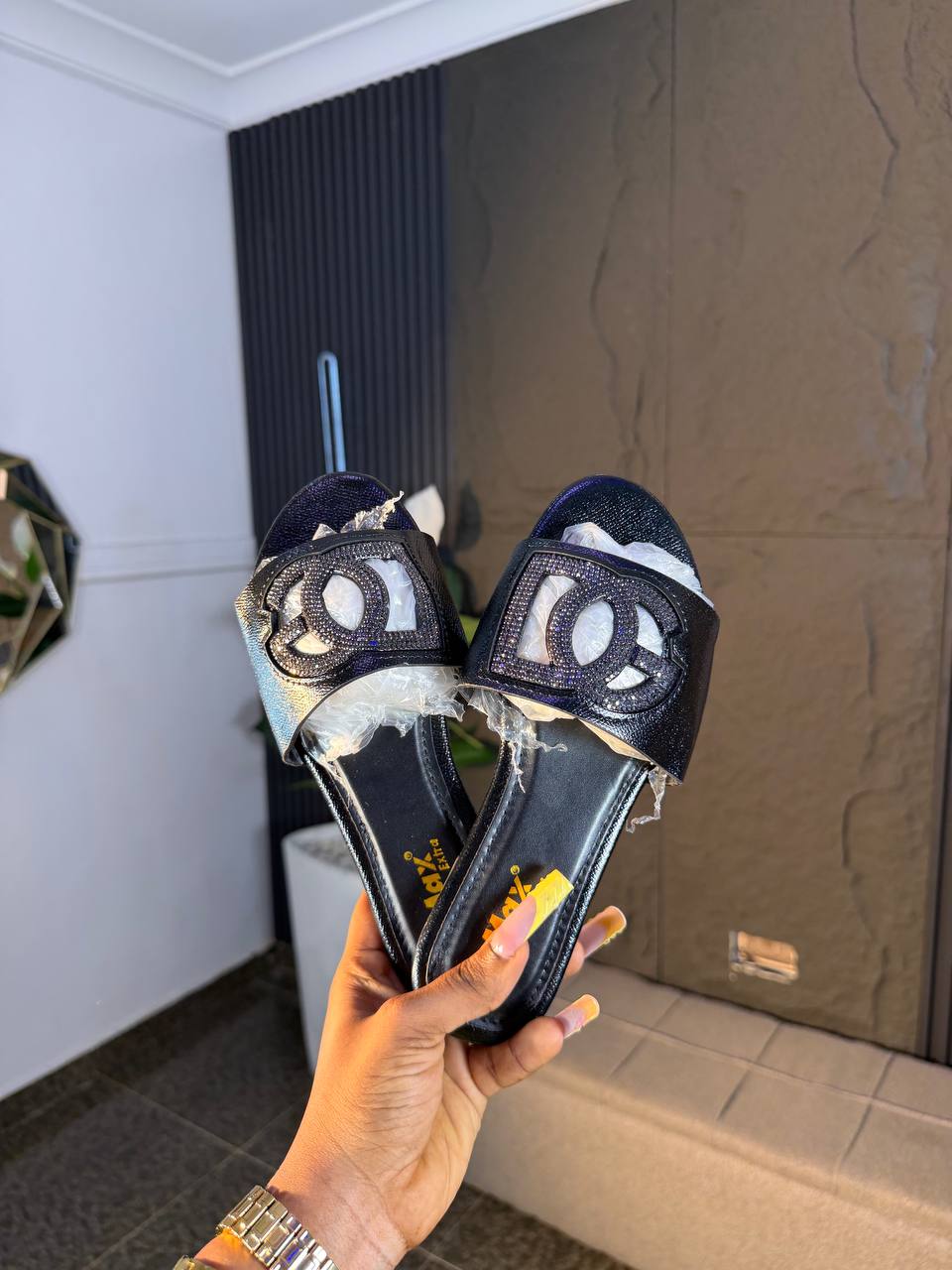 # 0 D and G SLIPPERS