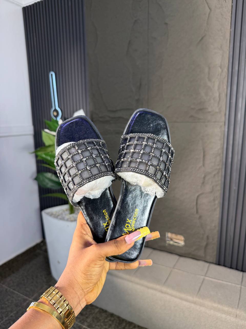 # 0 SQUARE SLIPPERS