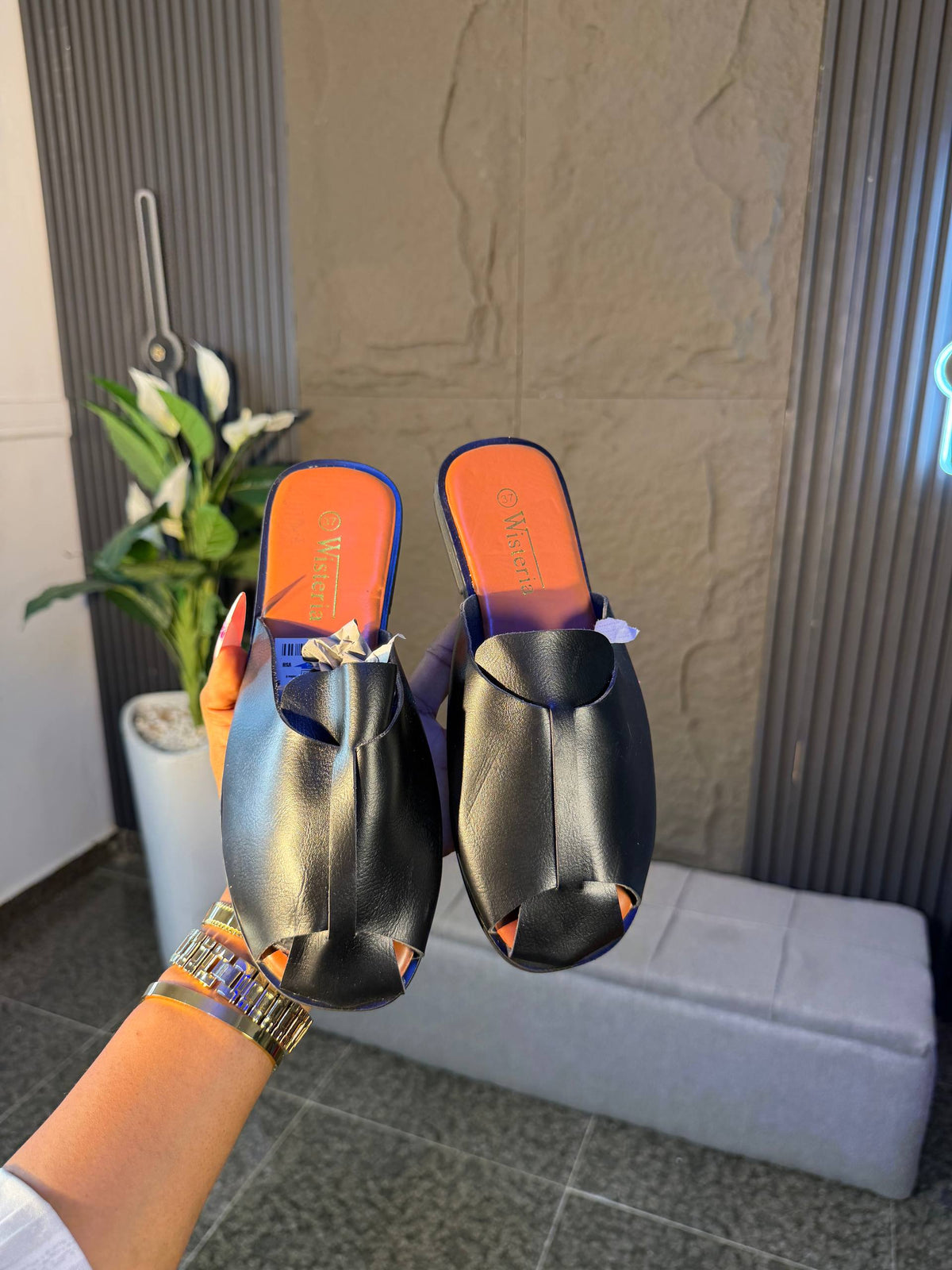 # 0 Cover luxury slippers