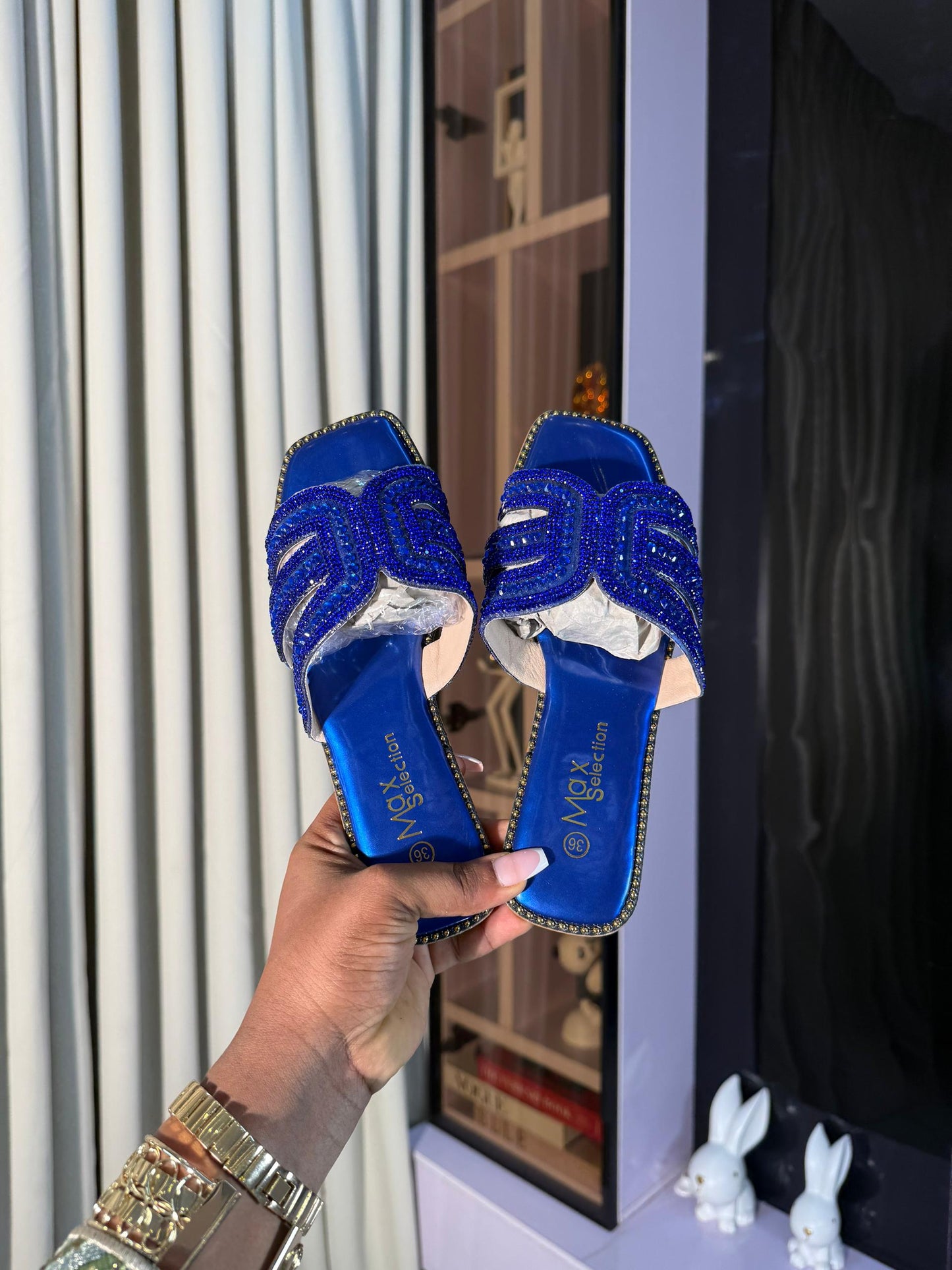 # 0 BEAUTY SLIPPERS