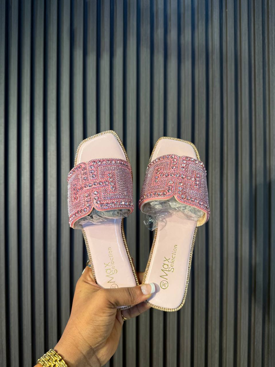 # 0 Pretty Slippers