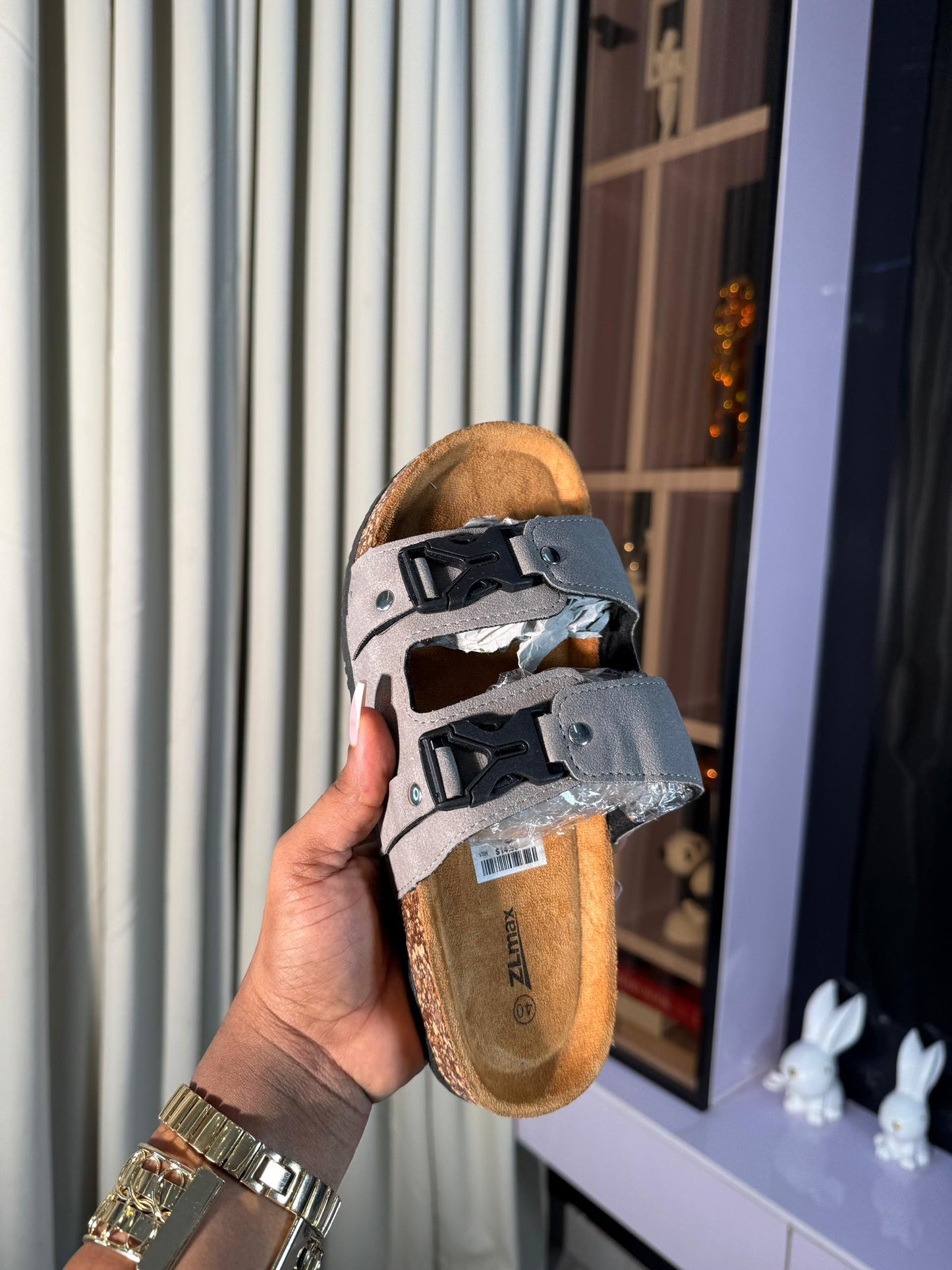 # 0 Small money slippers