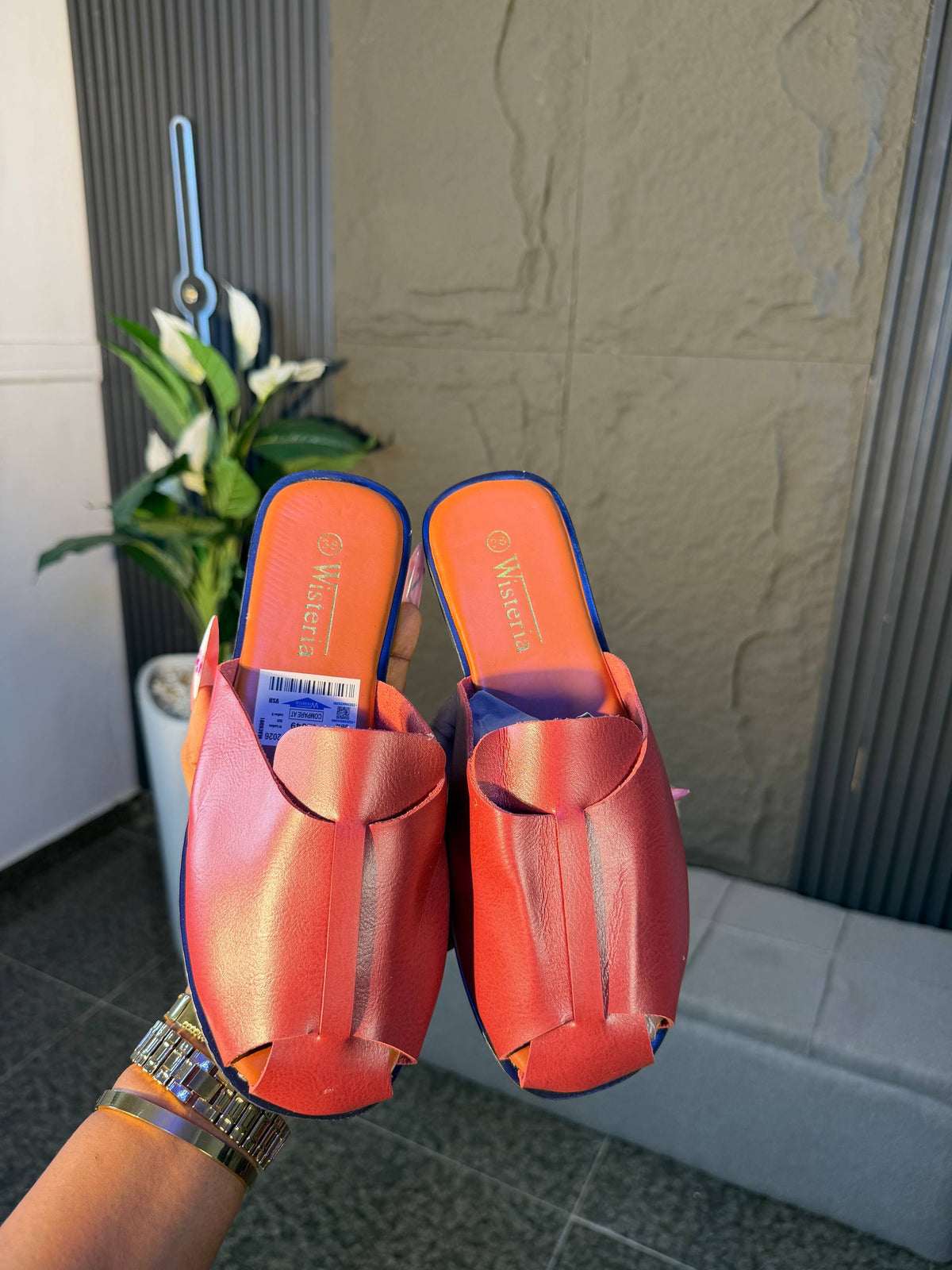 # 0 Cover luxury slippers