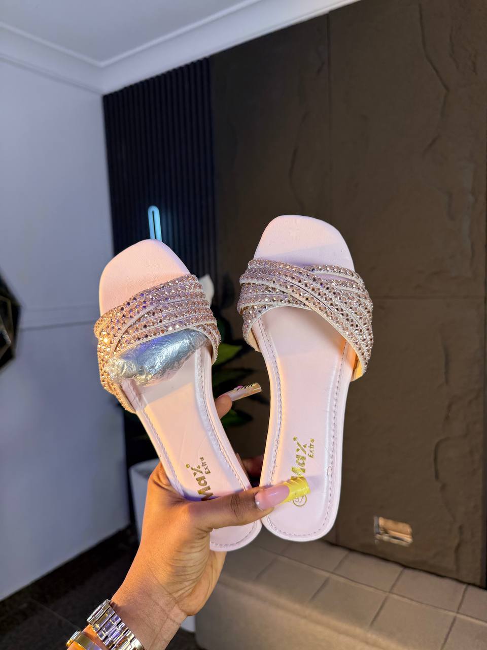 # 0 Shinning stone slippers