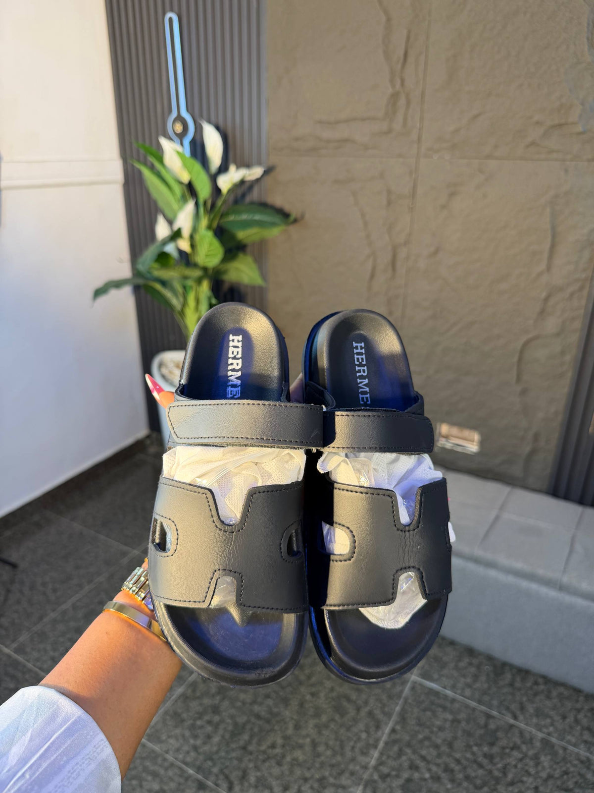 # 0 Hermes slippers